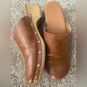 Universal Thread Clog Shoes